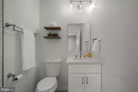 Bath - 303 Belton Rd, Silver Spring, MD 20901 photo 2 of 6