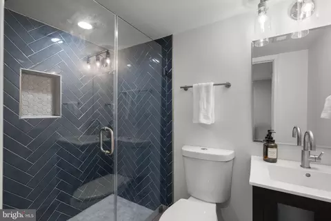 Bath - 303 Belton Rd, Silver Spring, MD 20901 photo 6 of 6