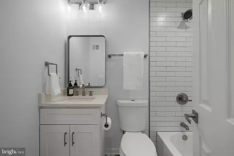 Bath - 303 Belton Rd, Silver Spring, MD 20901 photo 1 of 6