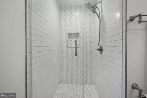 Bath - 303 Belton Rd, Silver Spring, MD 20901 photo 4 of 6
