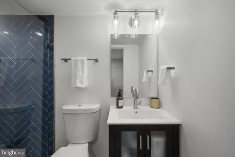 Bath - 303 Belton Rd, Silver Spring, MD 20901 photo 5 of 6