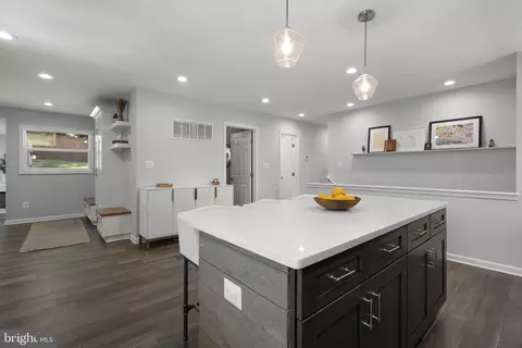 Entry Way - 303 Belton Rd, Silver Spring, MD 20901 photo 3 of 4