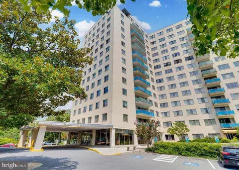 10201 Grosvenor #422, Rockville, MD 20852