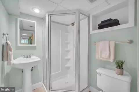 Bath - 1004 Dennis Ave, Silver Spring, MD 20901 photo 4 of 4