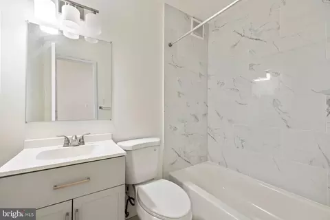 Bath - 95 E Wayne Ave #305, Silver Spring, MD 20901 photo 1 of 2