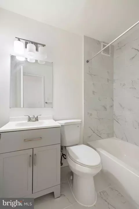 Bath - 95 E Wayne Ave #305, Silver Spring, MD 20901 photo 2 of 2