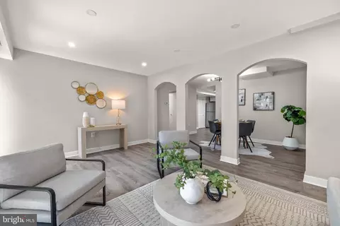 Living - 2302 Sun Valley Cir #1, Silver Spring, MD 20906 photo 2 of 2