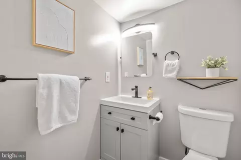 Bath - 2302 Sun Valley Cir #1, Silver Spring, MD 20906 photo 1 of 3