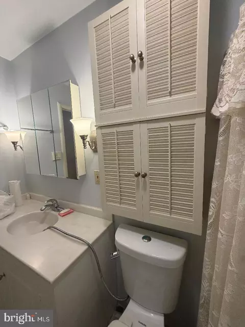Bath - 13233 Clifton Rd, Silver Spring, MD 20904 photo 4 of 5