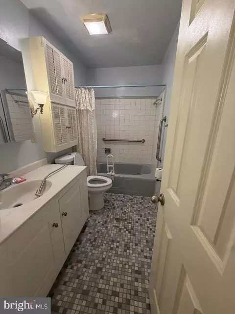 Bath - 13233 Clifton Rd, Silver Spring, MD 20904 photo 3 of 5