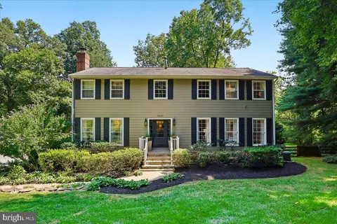 9323 Overlea Dr, Rockville, MD 20850