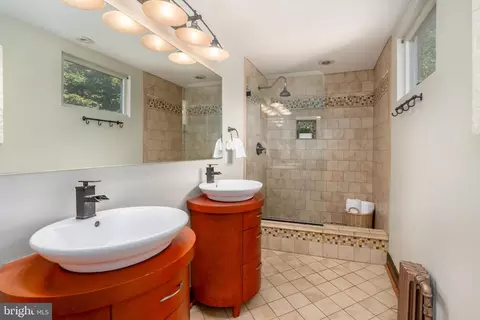 Bath - 9220 Columbia Blvd, Silver Spring, MD 20910 photo 4 of 4