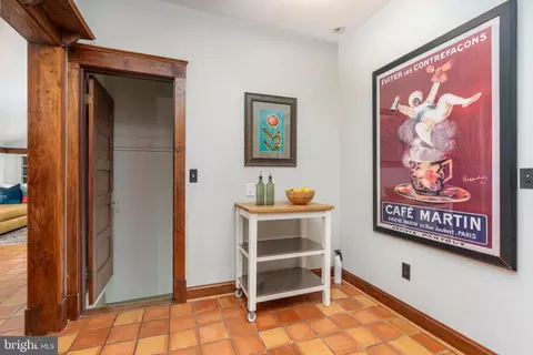 Entry Way - 9220 Columbia Blvd, Silver Spring, MD 20910 photo 12 of 13