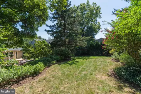 Exterior - 9220 Columbia Blvd, Silver Spring, MD 20910 photo 19 of 20