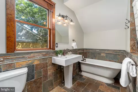 Bath - 9220 Columbia Blvd, Silver Spring, MD 20910 photo 2 of 4