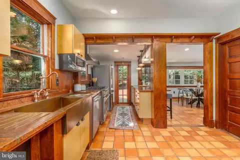 Entry Way - 9220 Columbia Blvd, Silver Spring, MD 20910 photo 3 of 13