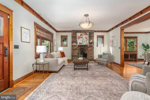 Living - 9220 Columbia Blvd, Silver Spring, MD 20910 photo 1 of 2