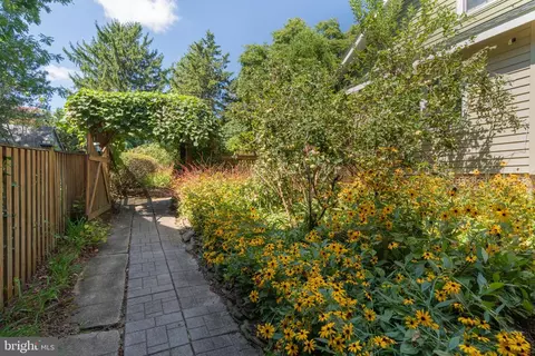 Exterior - 9220 Columbia Blvd, Silver Spring, MD 20910 photo 12 of 20