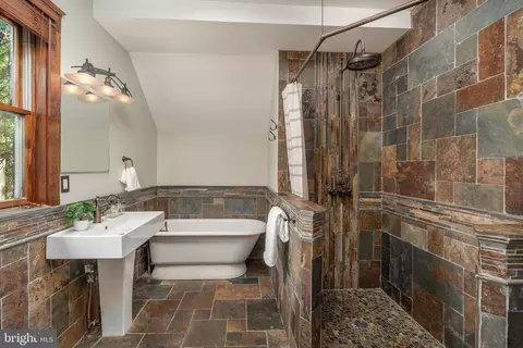 Bath - 9220 Columbia Blvd, Silver Spring, MD 20910 photo 1 of 4