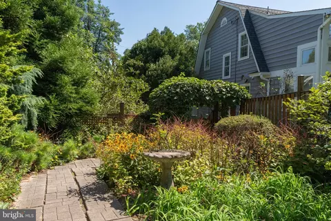 Exterior - 9220 Columbia Blvd, Silver Spring, MD 20910 photo 13 of 20