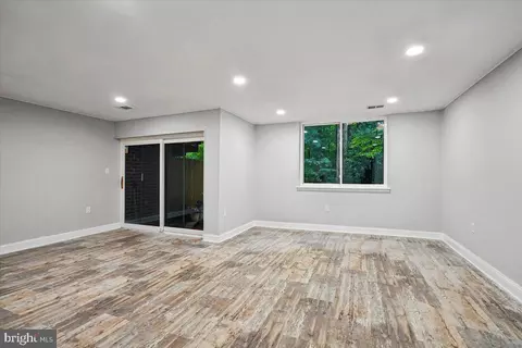 Living - 10713 Deborah Dr, Potomac, MD 20854 photo 6 of 8