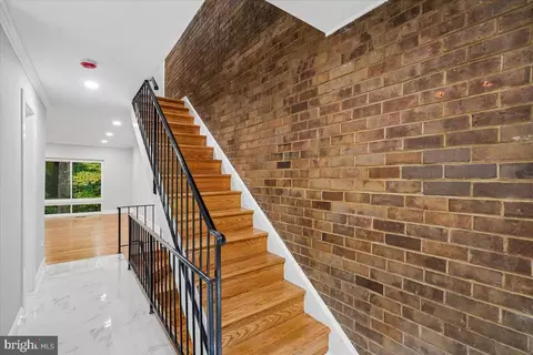 Entry Way - 10713 Deborah Dr, Potomac, MD 20854 photo 2 of 4