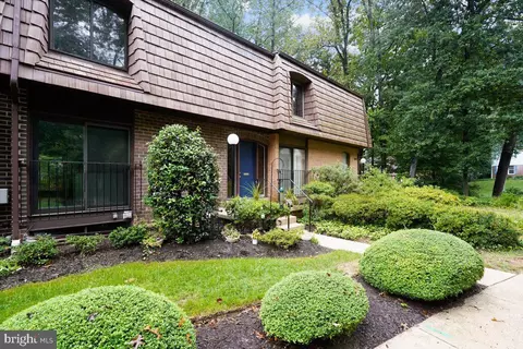 Exterior - 10713 Deborah Dr, Potomac, MD 20854 photo 3 of 4