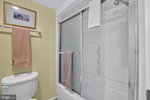 Bath - 15115 Interlachen Dr #3-612, Silver Spring, MD 20906 photo 2 of 2