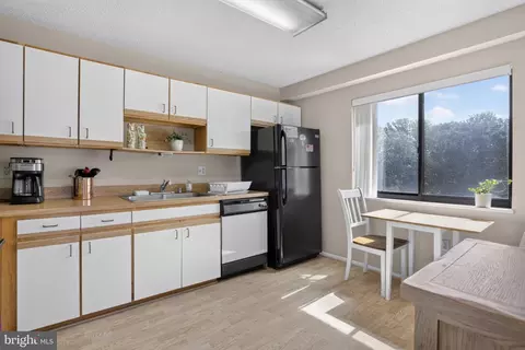 Kitchen - 15115 Interlachen Dr #3-612, Silver Spring, MD 20906 photo 1 of 2