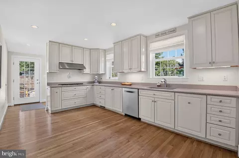 Kitchen - 104 Williamsburg Dr, Silver Spring, MD 20901 photo 1 of 3