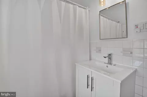 Bath - 104 Williamsburg Dr, Silver Spring, MD 20901 photo 3 of 3