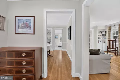 Entry Way - 104 Williamsburg Dr, Silver Spring, MD 20901 photo 2 of 6