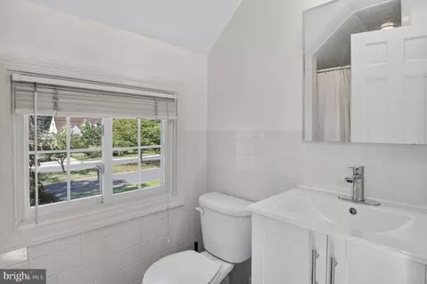 Bath - 104 Williamsburg Dr, Silver Spring, MD 20901 photo 2 of 3