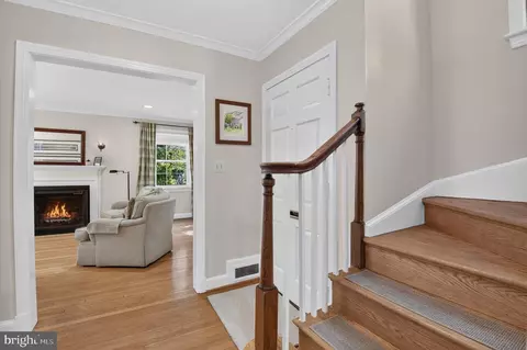 Entry Way - 104 Williamsburg Dr, Silver Spring, MD 20901 photo 4 of 6