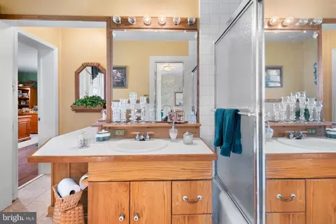Bath - 2701 Olney Sandy Spring Rd, Olney, MD 20832 photo 3 of 4