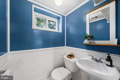 Bath - 2305 Peggy Ln, Silver Spring, MD 20910 photo 3 of 3