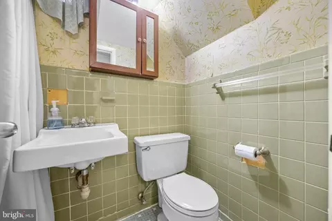 Bath - 4411 Bennion Rd, Silver Spring, MD 20906 photo 1 of 5