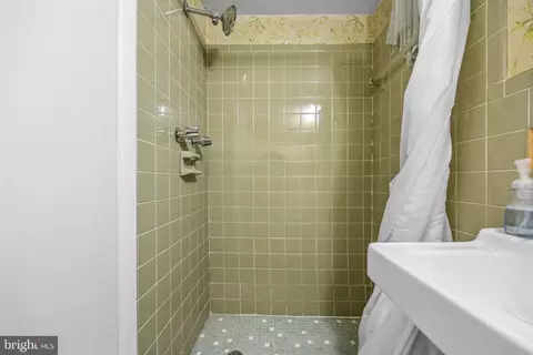 Bath - 4411 Bennion Rd, Silver Spring, MD 20906 photo 3 of 5