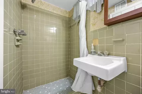 Bath - 4411 Bennion Rd, Silver Spring, MD 20906 photo 2 of 5