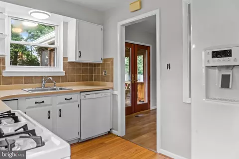 Entry Way - 12704 Goodhill Rd, Silver Spring, MD 20906 photo 3 of 4