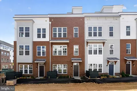 2521 Farmstead Dr #224, Rockville, MD 20850