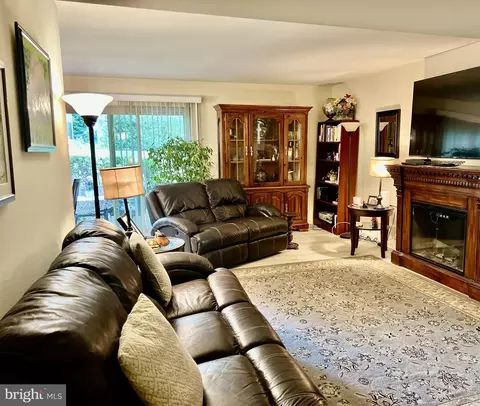 Living - 3386 Chiswick #50-1A, Silver Spring, MD 20906 photo 2 of 2