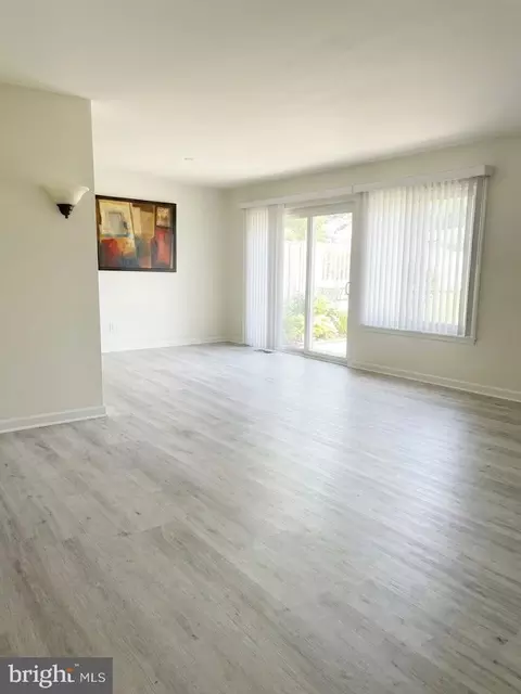 Living - 3386 Chiswick #50-1A, Silver Spring, MD 20906 photo 1 of 2