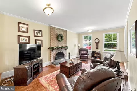 Living - 13812 Mills Ave, Silver Spring, MD 20904 photo 2 of 5