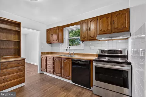 Kitchen - 11852 Huggins Dr, Silver Spring, MD 20902 photo 2 of 2