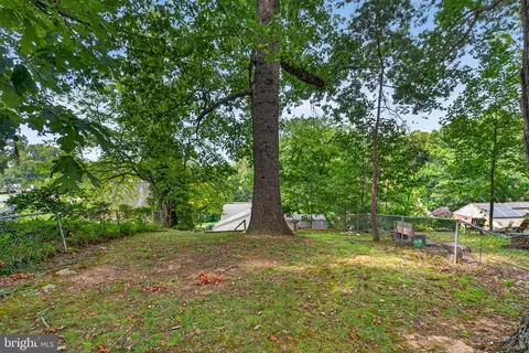 Exterior - 11852 Huggins Dr, Silver Spring, MD 20902 photo 5 of 6