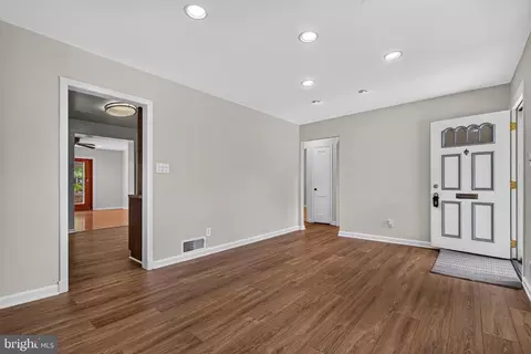 Living - 11852 Huggins Dr, Silver Spring, MD 20902 photo 2 of 5
