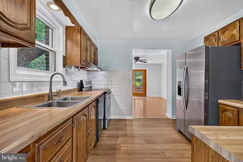 Kitchen - 11852 Huggins Dr, Silver Spring, MD 20902 photo 1 of 2