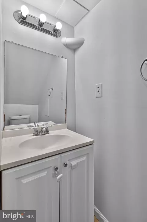 Bath - 11852 Huggins Dr, Silver Spring, MD 20902 photo 1 of 4