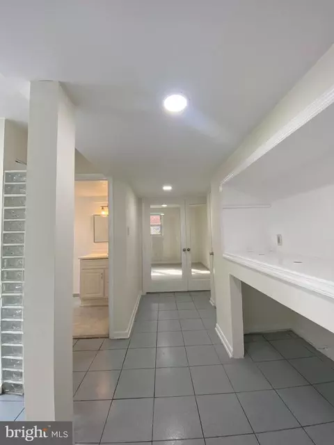 Entry Way - 2209 Mark Ct, Silver Spring, MD 20910 photo 6 of 9